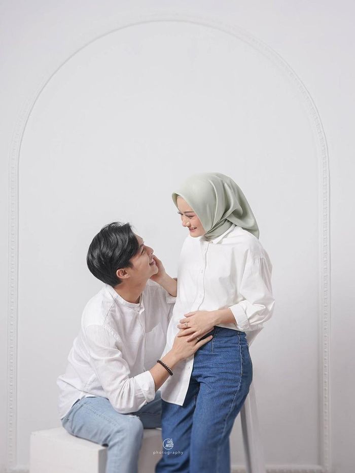 Dinda Hauw dan Rey Mbayang