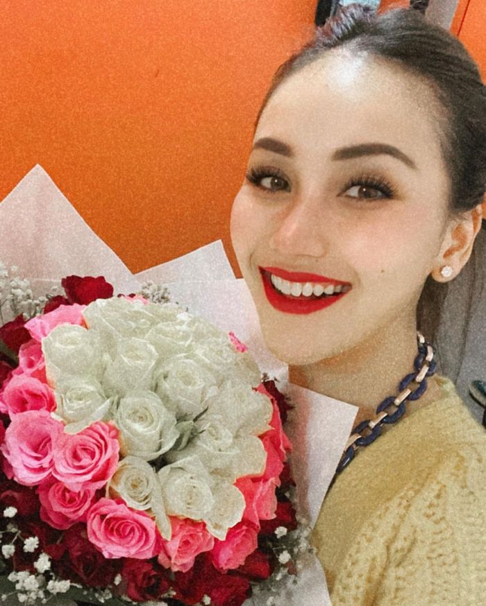 Selfie <a href='https://jambi.tribunnews.com/tag/ayu-ting-ting' title='Ayu Ting Ting'>Ayu Ting Ting</a> sehari sebelum adanya kabar gagal <a href='https://jambi.tribunnews.com/tag/menikah' title='menikah'>menikah</a>