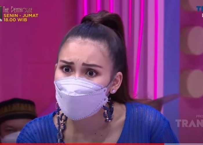 Ekspresi Ayu Ting Ting saat mengomeli kru TV bernama Parti