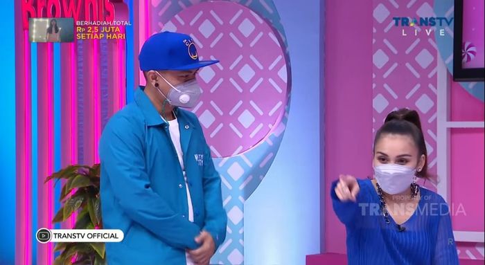 Ayu Ting Ting marah pada tim kreatif Brownis
