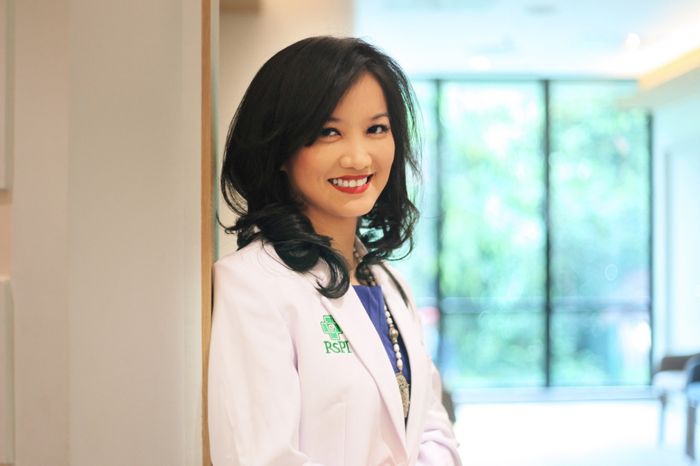 Portrait of dr. Yovita Ananta, Sp. A, IBCLC, MHSM. (Pediatrician from Pondok Indah Hospital)