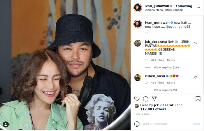 Pamer rambut baru sambil foto bareng <a href='https://jambi.tribunnews.com/tag/ivan-gunawan' title='Ivan Gunawan'>Ivan Gunawan</a> usai <a href='https://jambi.tribunnews.com/tag/batal' title='batal'>batal</a> <a href='https://jambi.tribunnews.com/tag/menikah' title='menikah'>menikah</a> dengan <a href='https://jambi.tribunnews.com/tag/adit-jayusman' title='Adit Jayusman'>Adit Jayusman</a>, <a href='https://jambi.tribunnews.com/tag/ayu-ting-ting' title='Ayu Ting Ting'>Ayu Ting Ting</a> didoakan berjodoh dengan sang desainer.