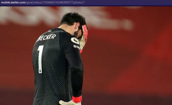 Kiper Liverpool, Alisson, saat melawan Manchester City dalam laga pekan ke-23 Liga Inggris 2020-2021, Minggu (7/2/2021) pukul 23.30 WIB, di Stadion Anfield