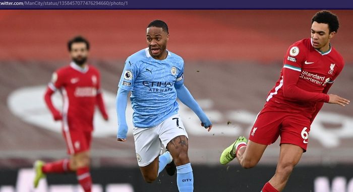 Penyerang Manchester City, Raheem Sterling (kanan) dan bek Liverpool, Trent Alexander-Arnold dalam laga pekan ke-23 Liga Inggris 2020-2021, Minggu (7/2/2021) pukul 23.30 WIB, di Stadion Anfield