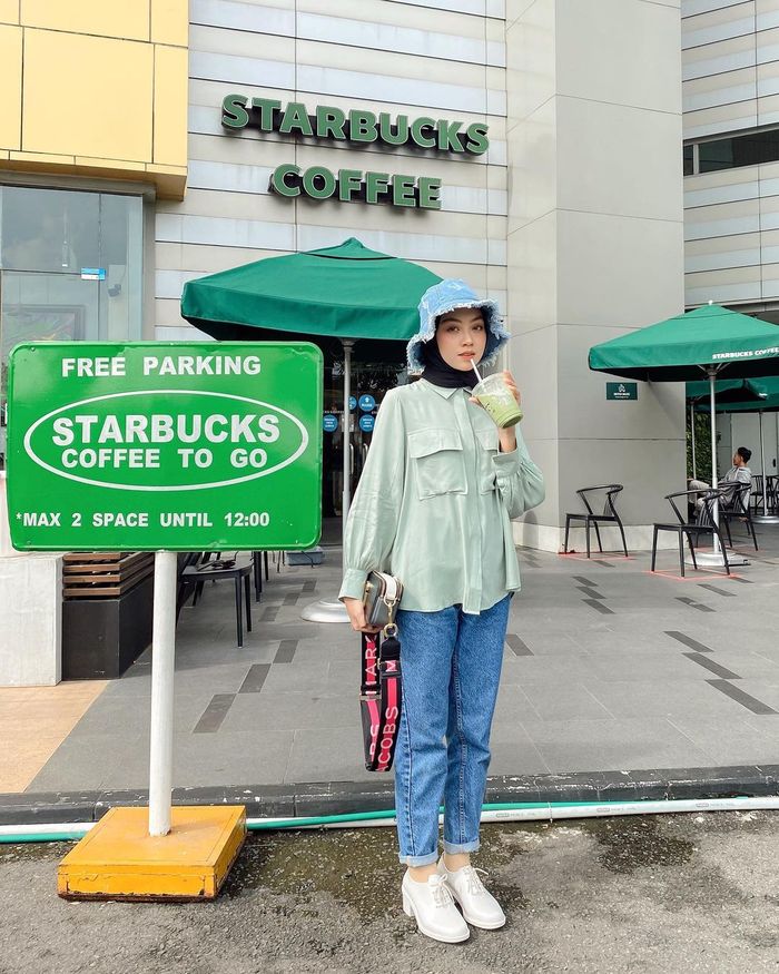 Match Outfit Hijab dengan Bucket Hat 