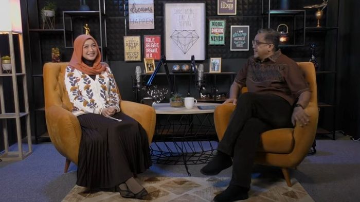 Podcast Dede Yusuf bersama Desy Ratnasari