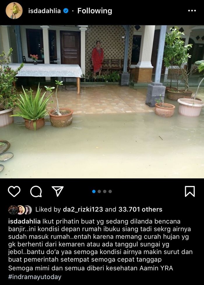 Rumah Ibu Iis Dahlia di Indramayu terendam banjir