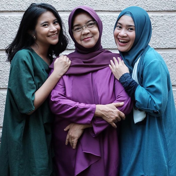 Ikke Nurjanah dan putri tunggalnya, Siti Adira Kania