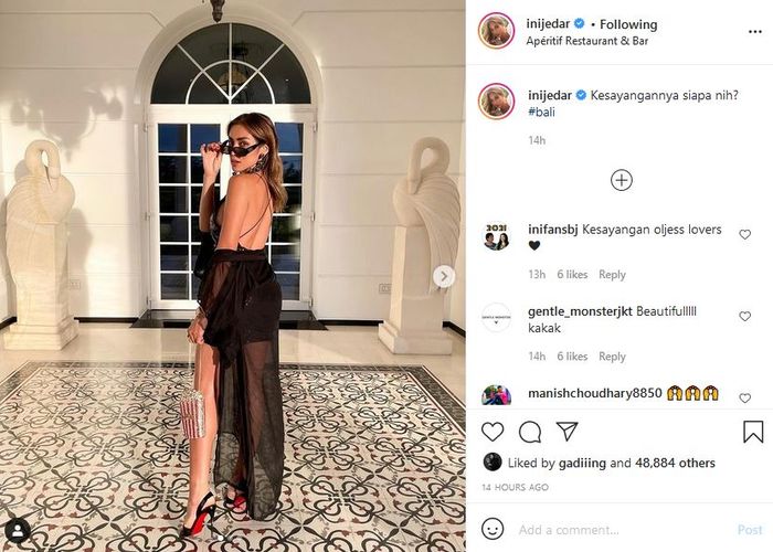 Jedar memakai dress hitam seksi