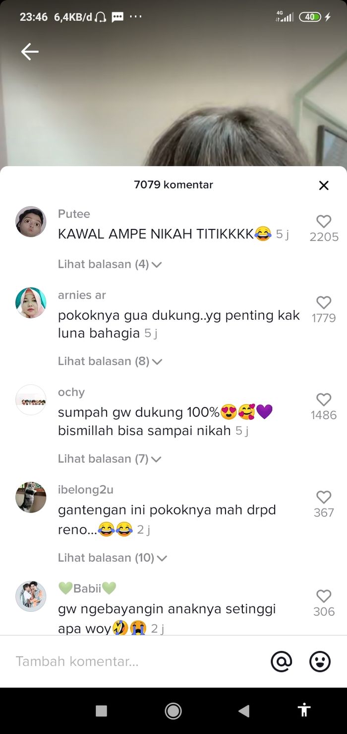 Unggahan itu pun berhasil membuat netizen heboh melihat kedekatan Luna Maya dan Dimas Beck.
