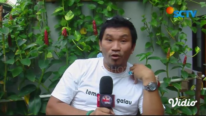 Mongol saat menjelaskan etika roasting di Indonesia.