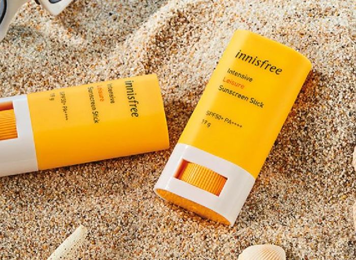 Protect skin from UV rays, here are 5 sunscreen stick options and their benefits!