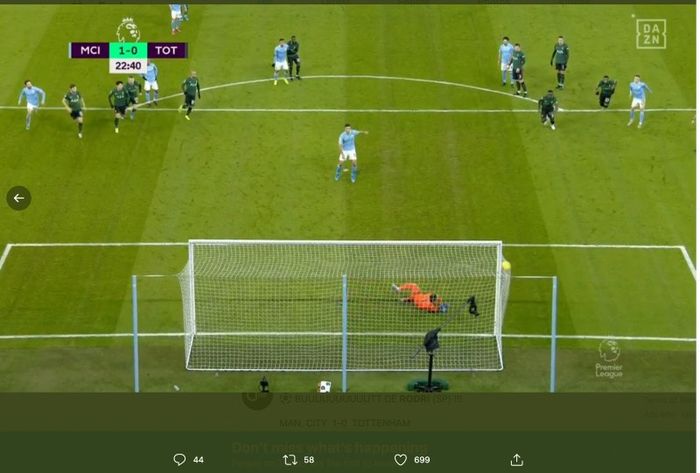 Rodri mencetak gol untuk Manchester City.