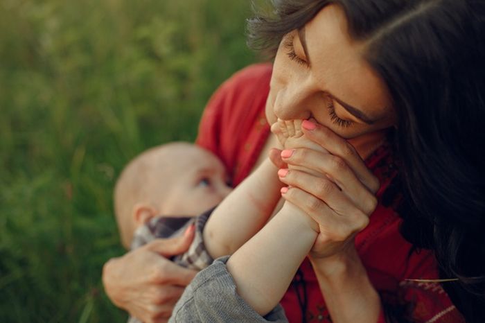 Mimpi Dukung Bayi Petanda Baik Atau Sekadar Mainan Tidur