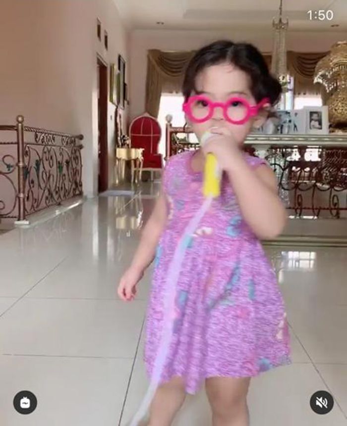 Mewahnya rumah Lala Nurlela