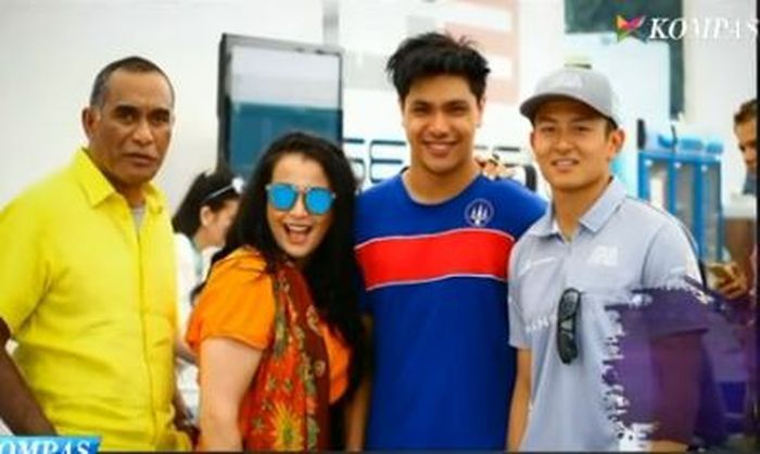 Max Armand mantan suami Jennifer Jill yang wariskan harta tak habis 10 turunan. Punya 3 bisnis raksasa dan mantan pembalap nasional.