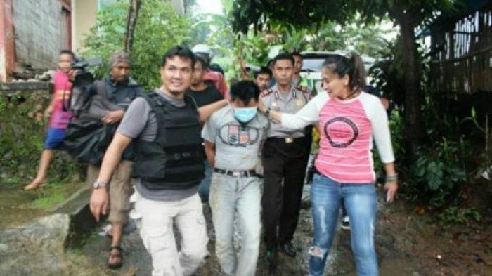 Kasat Narkoba Kepolisian Resor Bogor Jawa Barat AKP Yuni Purwanti Kusuma Dewi SH dengan pakaian jins dan kaos menyamar lalu menangkap pengedar narkoba di Bogor. 