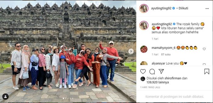 Ayu Ting Ting liburan bersama keluarga besar ke Borobudur