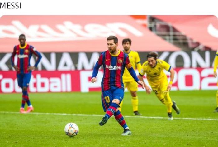 Striker Barcelona, Lionel Messi, mencetak gol ke gawang Cadiz dalam laga Liga Spanyol di Stadion Camp Nou, Minggu (21/2/2021).