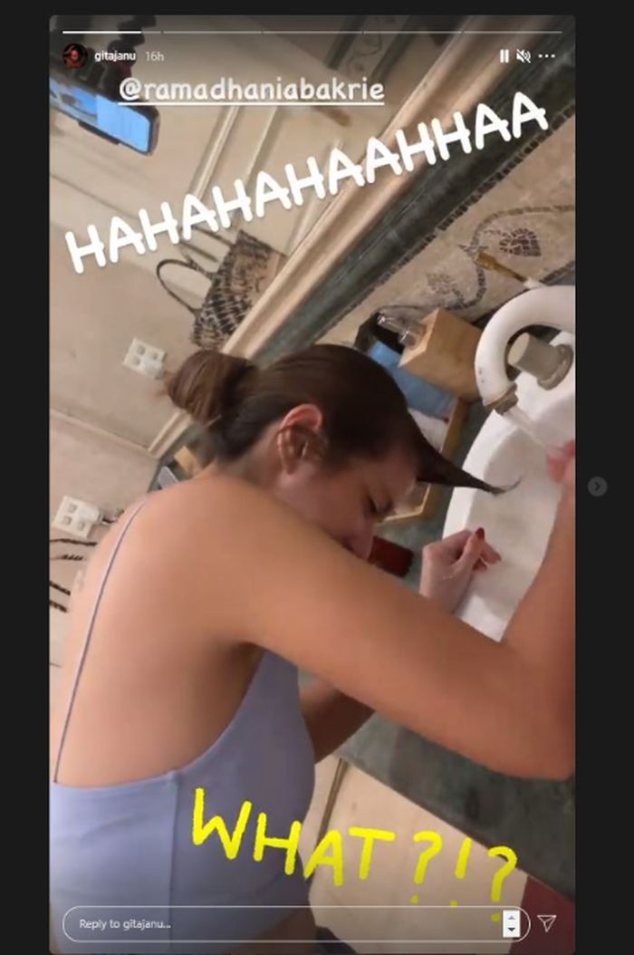 Nia Ramadhani mencuci poni