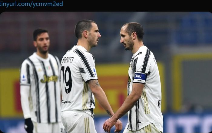 Dua bek kawakan milik Juventus, Leonardo Bonucci dan Giorgio Chiellini.