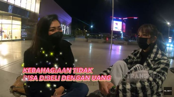Tangkap Layar Nia Ramadhani Curhat ke There Soal 'Kebahagian Tak Bisa Dibeli Pakai Uang'