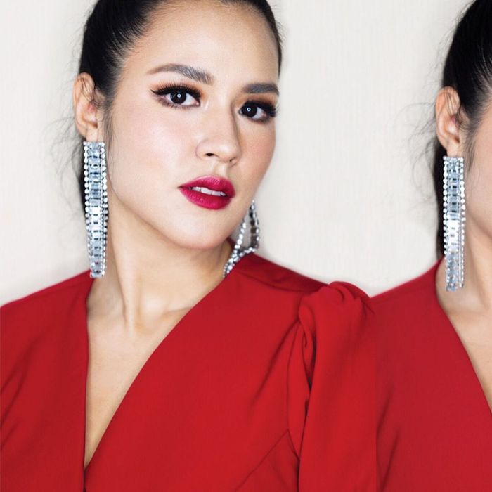 Makeup bold ala Raisa Andriana