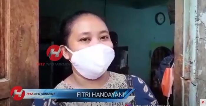Fitri Handayani, tetangga Ririe mengaku kasihan padanya.