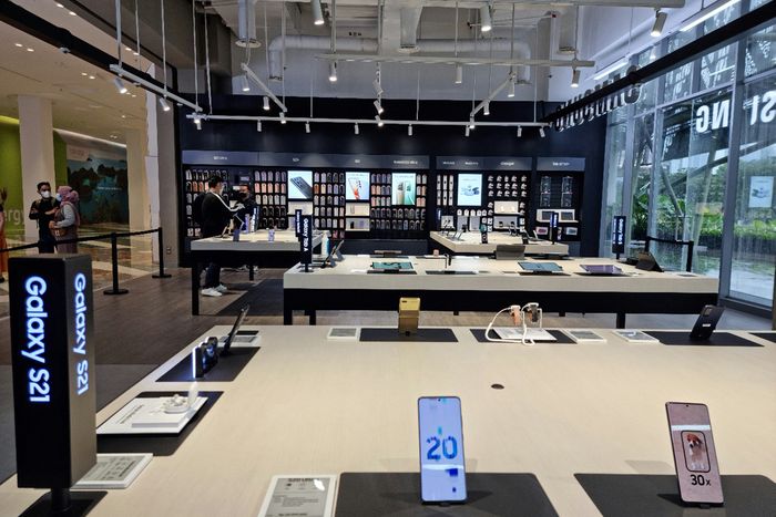 Samsung Multi Experience Store.