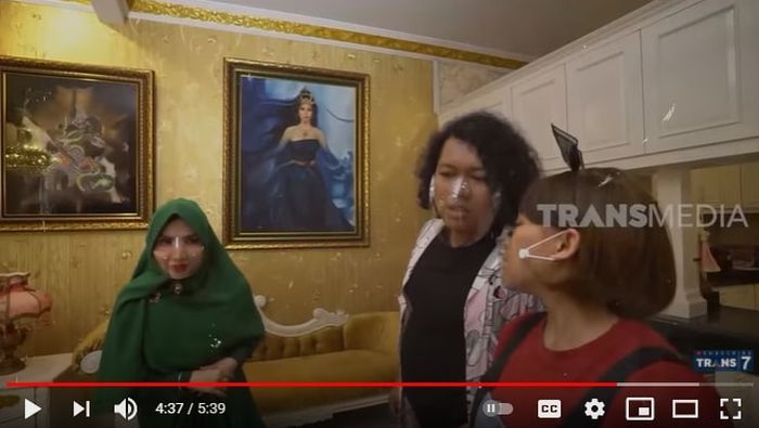 Lukisan Nyi Roro Kidul seharga Rp1 miliar di rumah <a href='https://medan.tribunnews.com/tag/roro-fitria' title='Roro Fitria'>Roro Fitria</a>