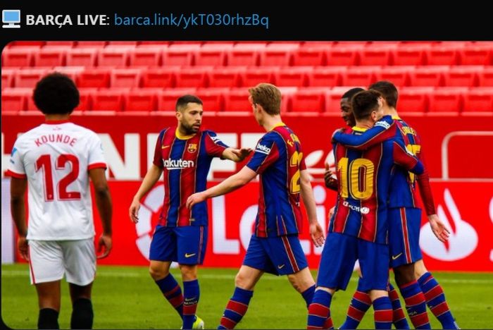 Para pemain Barcelona merayakan gol yang dicetak ke gawang Sevilla dalam laga Liga Spanyol di Stadion Ramon Sanchez Pizjuan, Sabtu (27/2/2021).