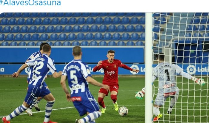 Pemain sayap Osasuna, Kike Barja, mencetak gol dalam laga melawan Deporivo Alaves pada pekan ke-25 Liga Spanyol,  Sabtu (28/2/2021) pukul 03.00 WIB di Stadion Mendizorroza