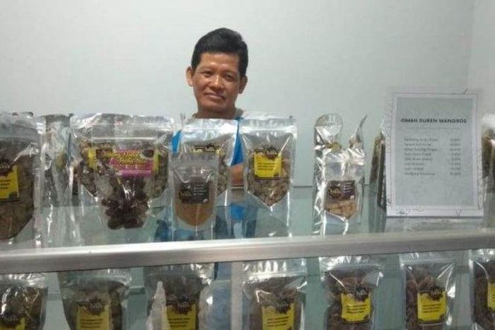 Produk olahan yang dihasilkan oleh Omah Duren Manggros, termasuk dari kulit durian.