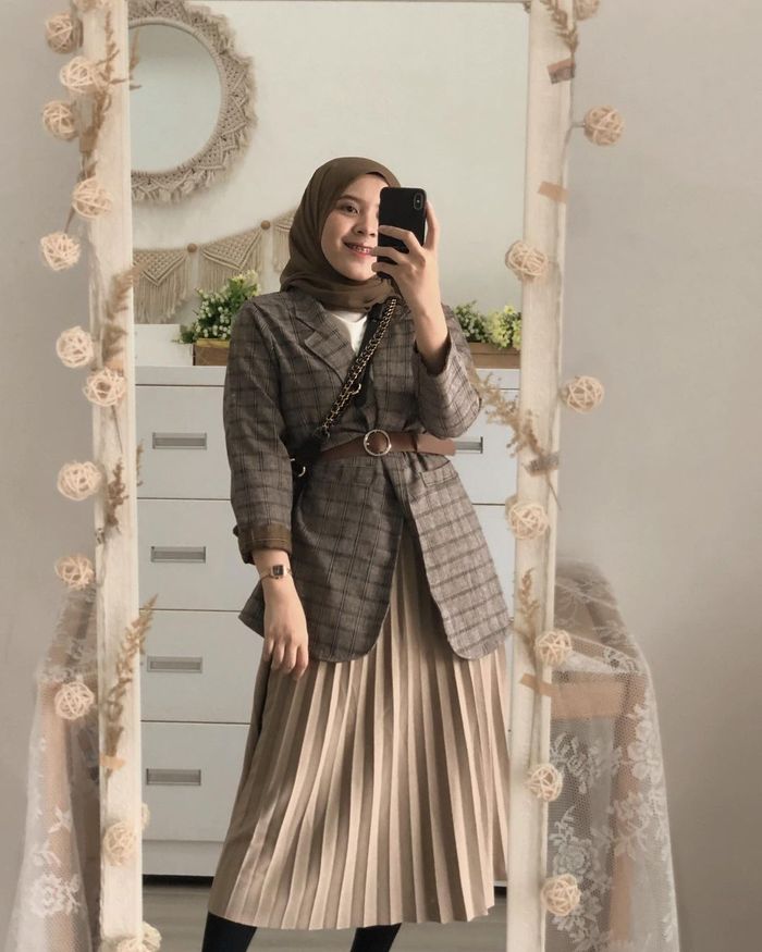 Inspirasi OOTD Korean Vintage Style Hijab ala Selebgram Lida Lubis