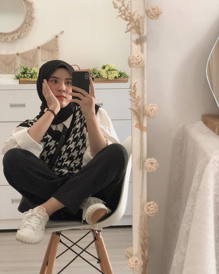 Inspirasi OOTD Korean Vintage Style Hijab ala Selebgram Lida Lubis