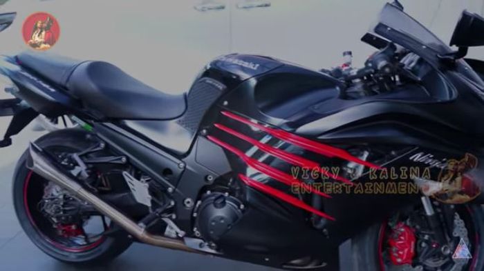 Motor baru Kalina Ocktaranny yang dibeli pakai uang tabungan Vicky Prasetyo.  