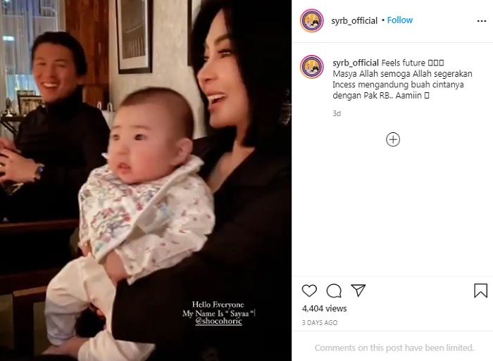 Syahrini gendong bayi
