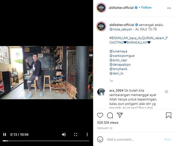 Aldi Taher saat sedang bernyanyi dan menari untuk Nissa Sabyan yang tengah dicap sebagai pelakor