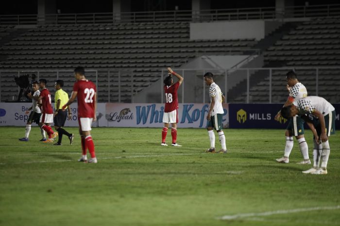 Selebrasi Kadek Agung dalam laga timnas U-22 Indonesia Vs Tira Persikabo, di Stadion Madya, Jumat (5/3/2021).