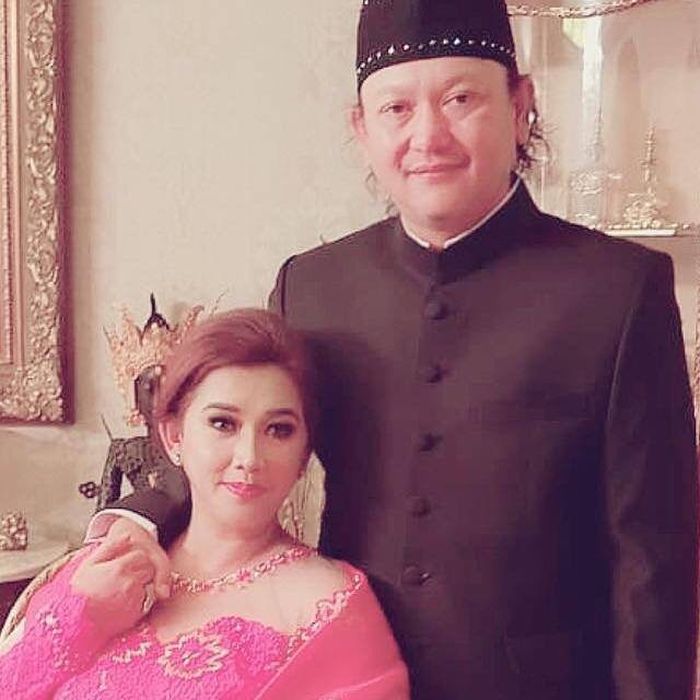 Dulu kerap memeranka sosok pembantu seksi dalam sinetron, penampilan Rika Callebaut berubah total setelah menikah dengan Pangeran Cendana.