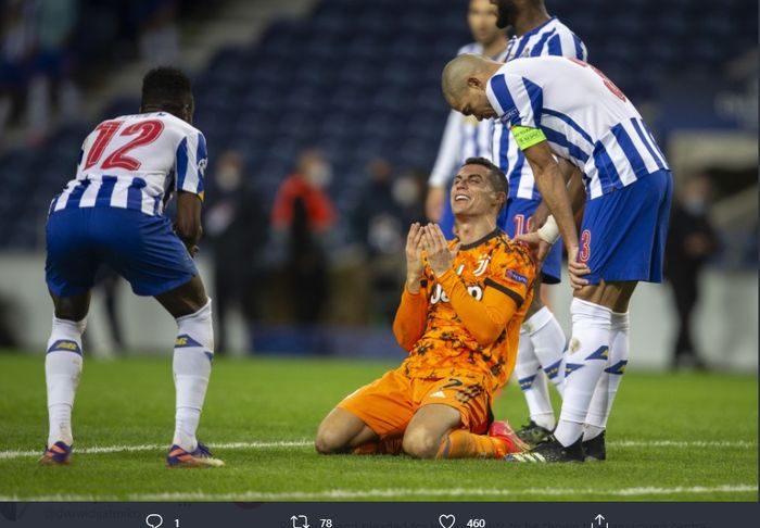 Cristiano Ronaldo dan Pepe dalam pertemuan pertama Juventus vs FC Porto di babak 16 besar Liga Champions.