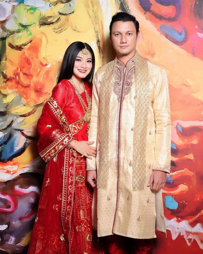 Titi Kamal dan <a href='https://medan.tribunnews.com/tag/christian-sugiono' title='Christian Sugiono'>Christian Sugiono</a> ala artis Bollywood