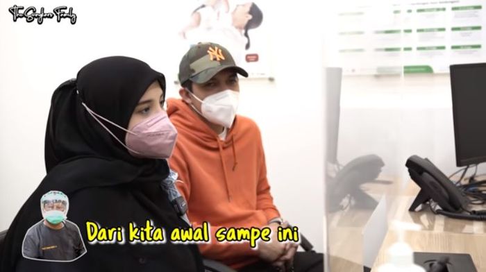 Zaskia Sungkar dan Irwansyah memeriksakan kandungan