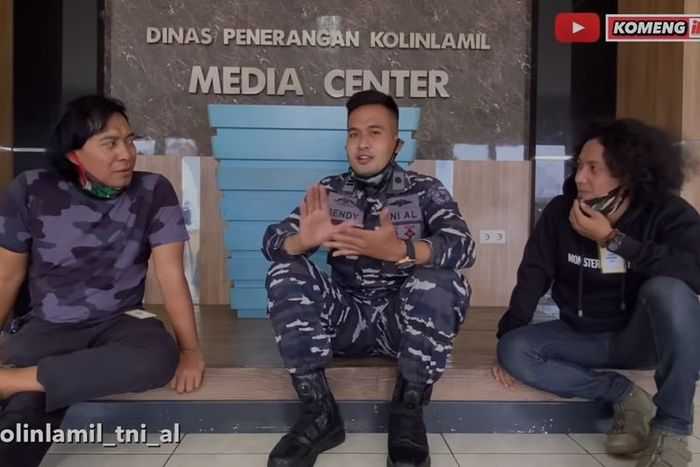 Rendy Meidiyanto berbincang dengan Komeng.