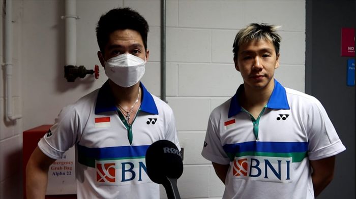 Pasangan ganda putra Indonesia, Marcus Fernaldi Gideon/Kevin Sanjaya Sukamuljo, setelah pertandingan babak pertama All England 2021 di Utilita Arena Birmingham, Inggris, Rabu (17/3/2021).