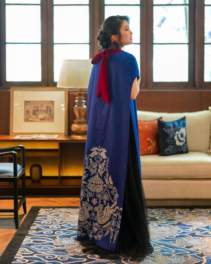 Penampilan <a href='https://medan.tribunnews.com/tag/sandra-dewi' title='Sandra&nbsp;Dewi'>Sandra&nbsp;Dewi</a> saat kenakan <a href='https://medan.tribunnews.com/tag/dress' title='dress'>dress</a> <a href='https://medan.tribunnews.com/tag/batik' title='batik'>batik</a> Disney
