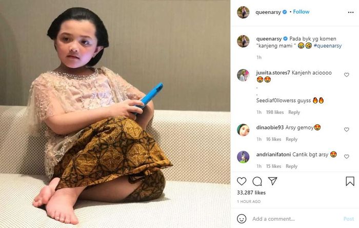 Gaya santai Arsy Hermansyah yang disebut-sebut mirip kanjeng mami