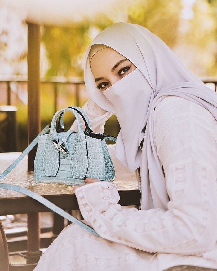Adik ipar Engku Emran, Neelofa