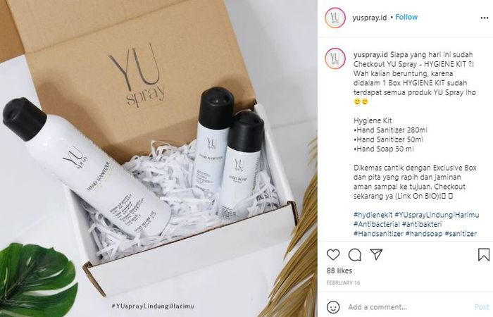 Yuni Shara berjualan hand soap dan hand sinitizer
