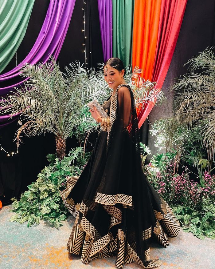 Nindy Ayunda saat mengenakan baju saree